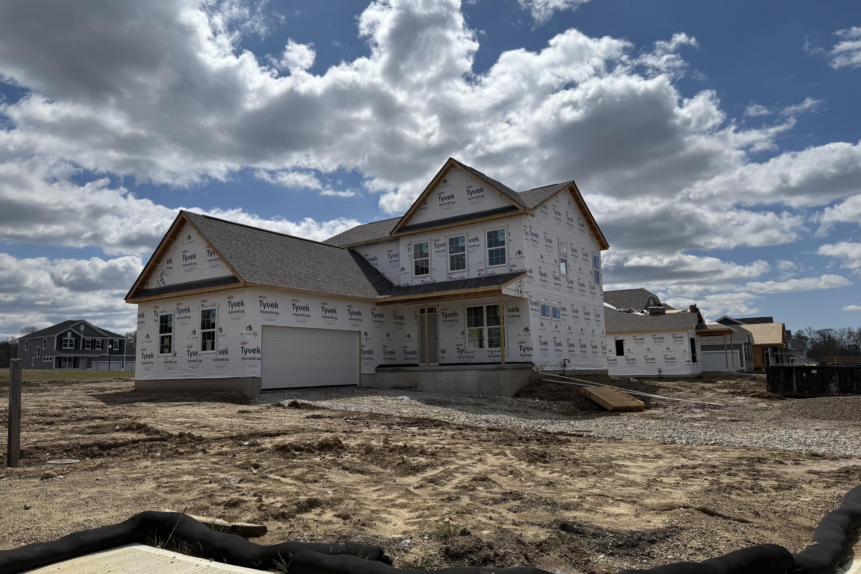 201 Isleta Drive, Pataskala, Ohio image 2