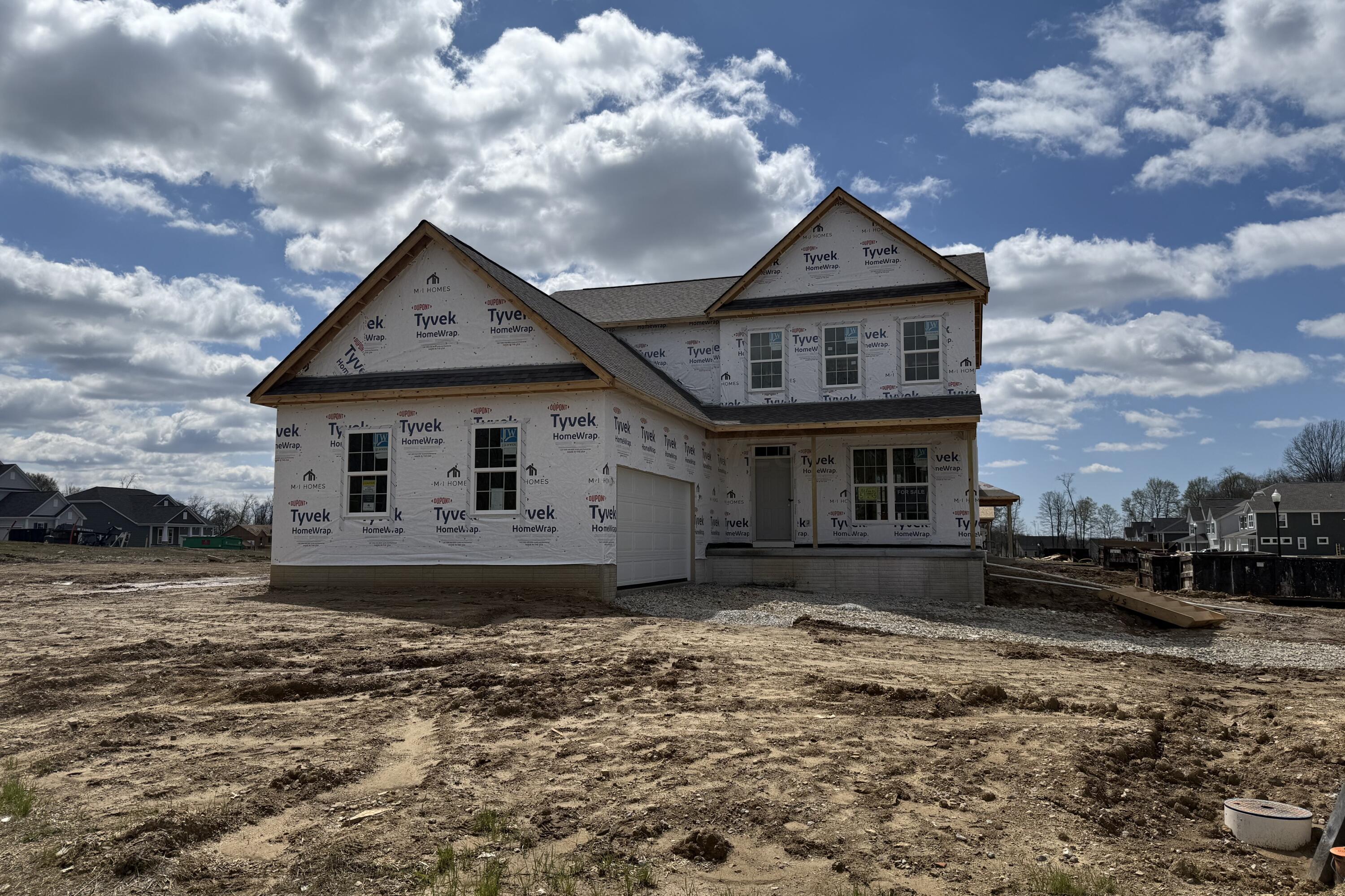 201 Isleta Drive, Pataskala, Ohio image 1