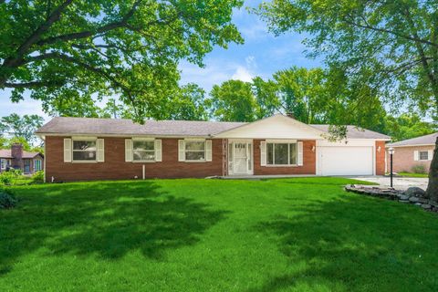 Photo of 5166 Southern Grove Drive, Grove City, OH 43123 (MLS # 225021178)