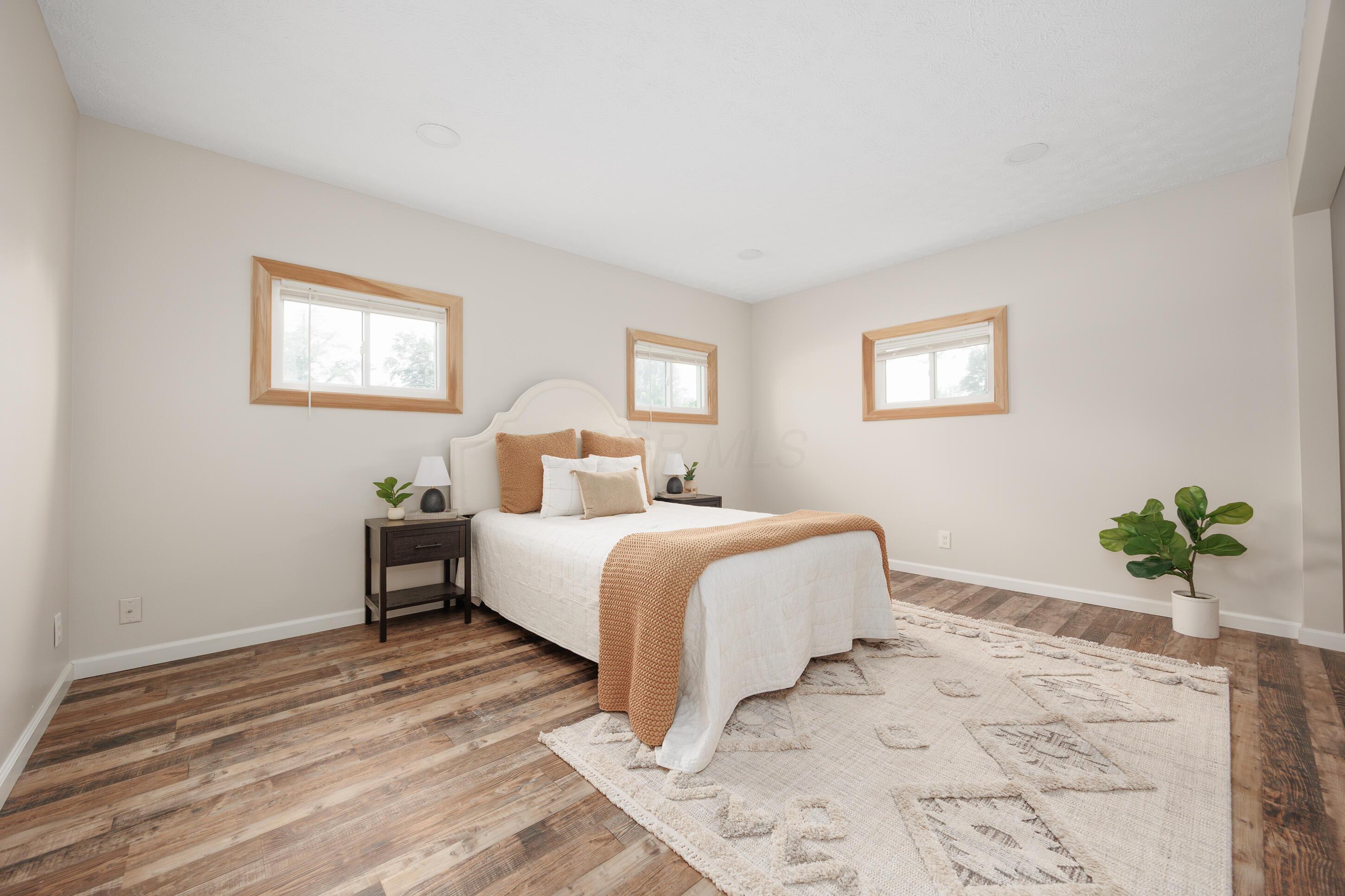 1366 Dyer Road, Grove City, Ohio image 19