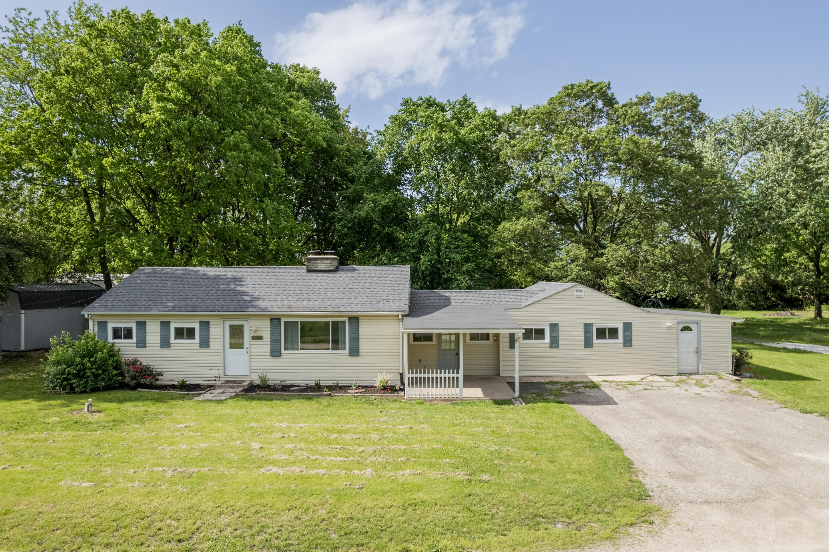 1366 Dyer Road, Grove City, Ohio image 2