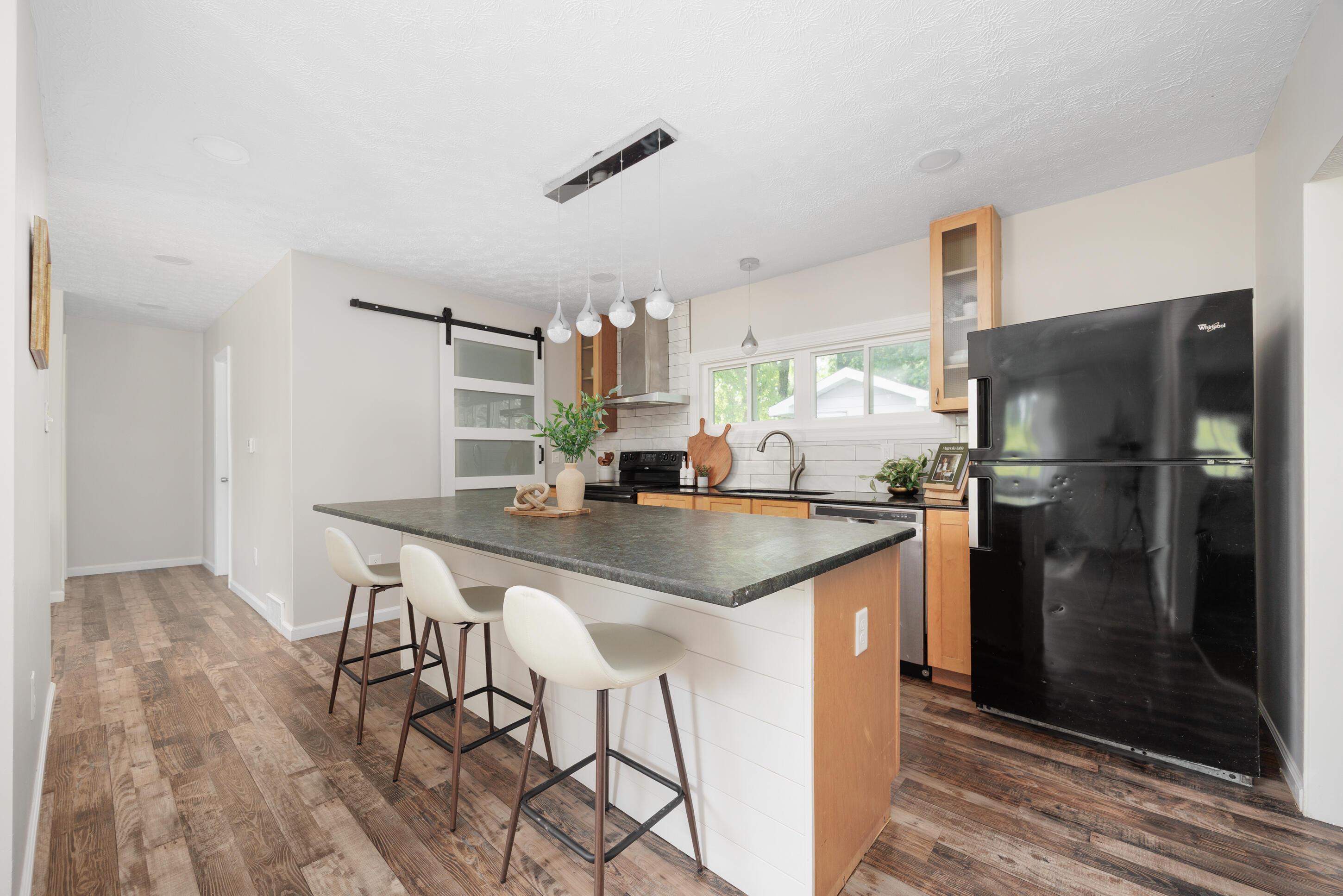 1366 Dyer Road, Grove City, Ohio image 9