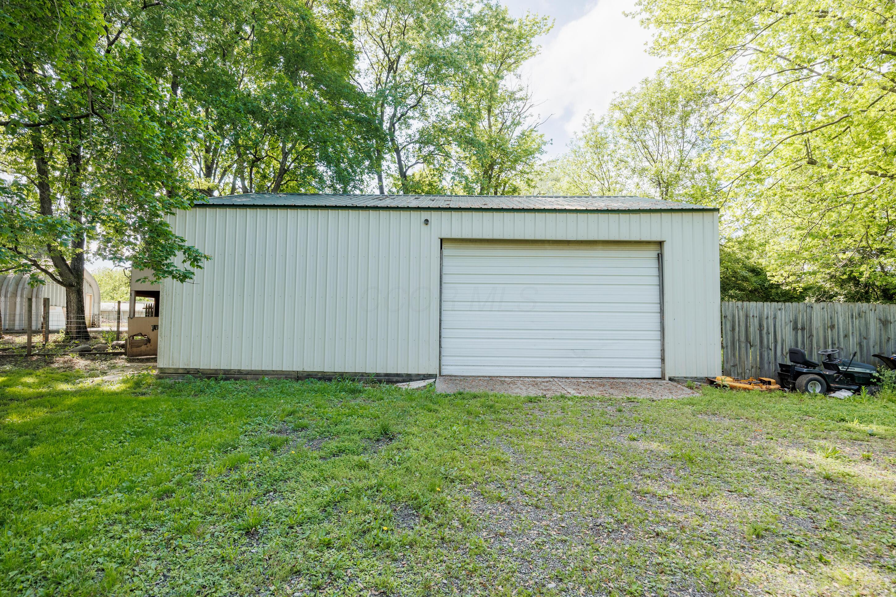 1366 Dyer Road, Grove City, Ohio image 36
