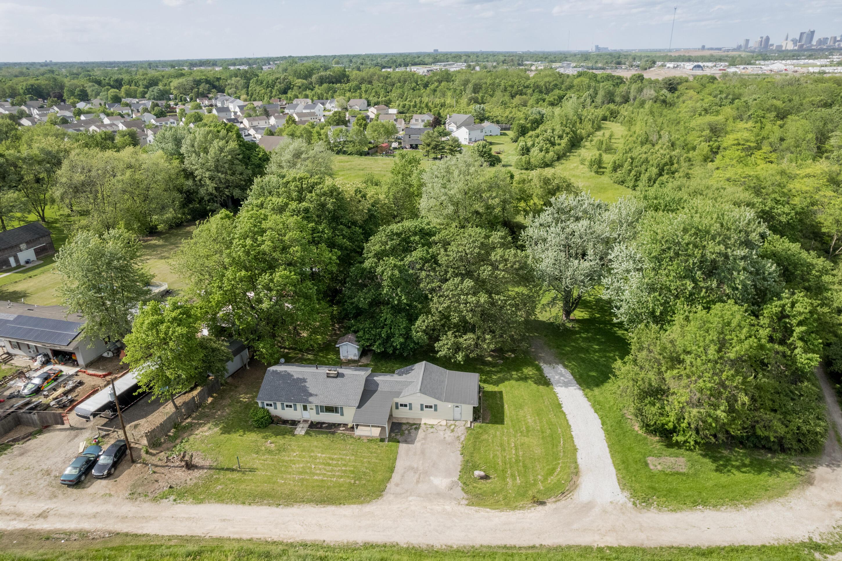 1366 Dyer Road, Grove City, Ohio image 44