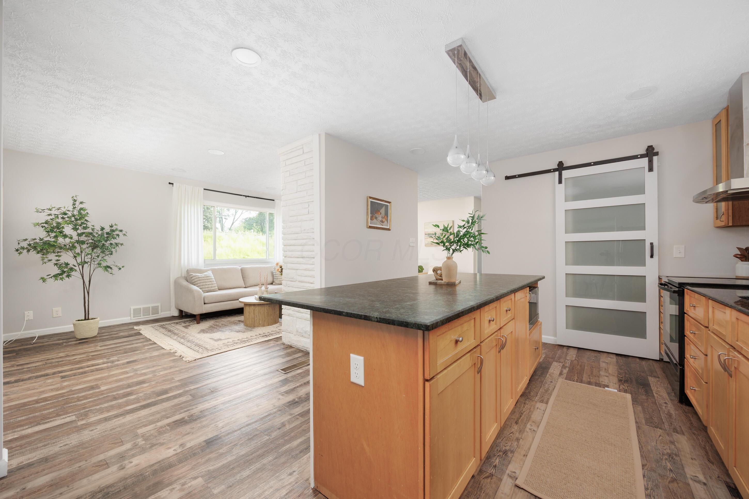 1366 Dyer Road, Grove City, Ohio image 12