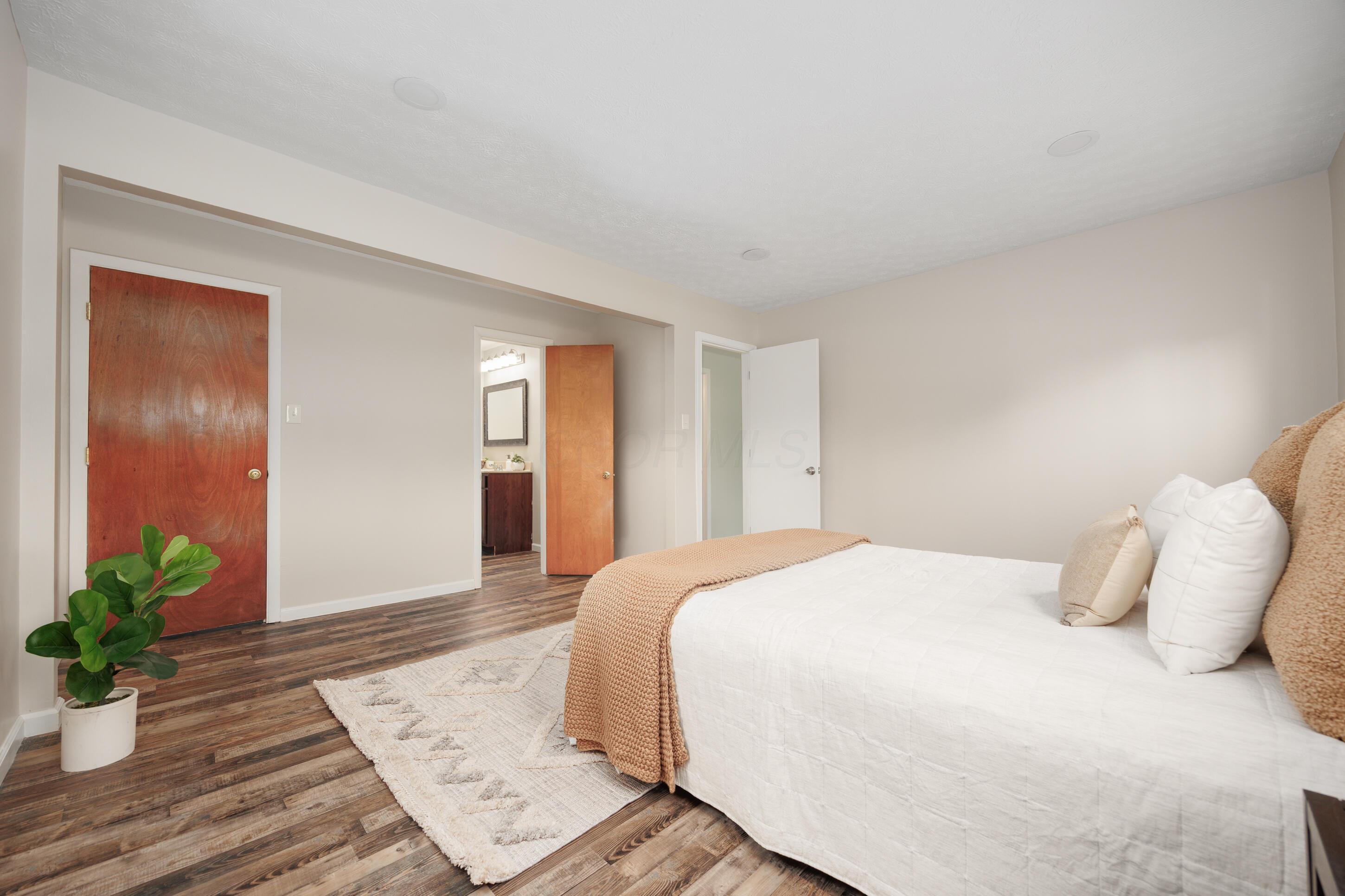 1366 Dyer Road, Grove City, Ohio image 18