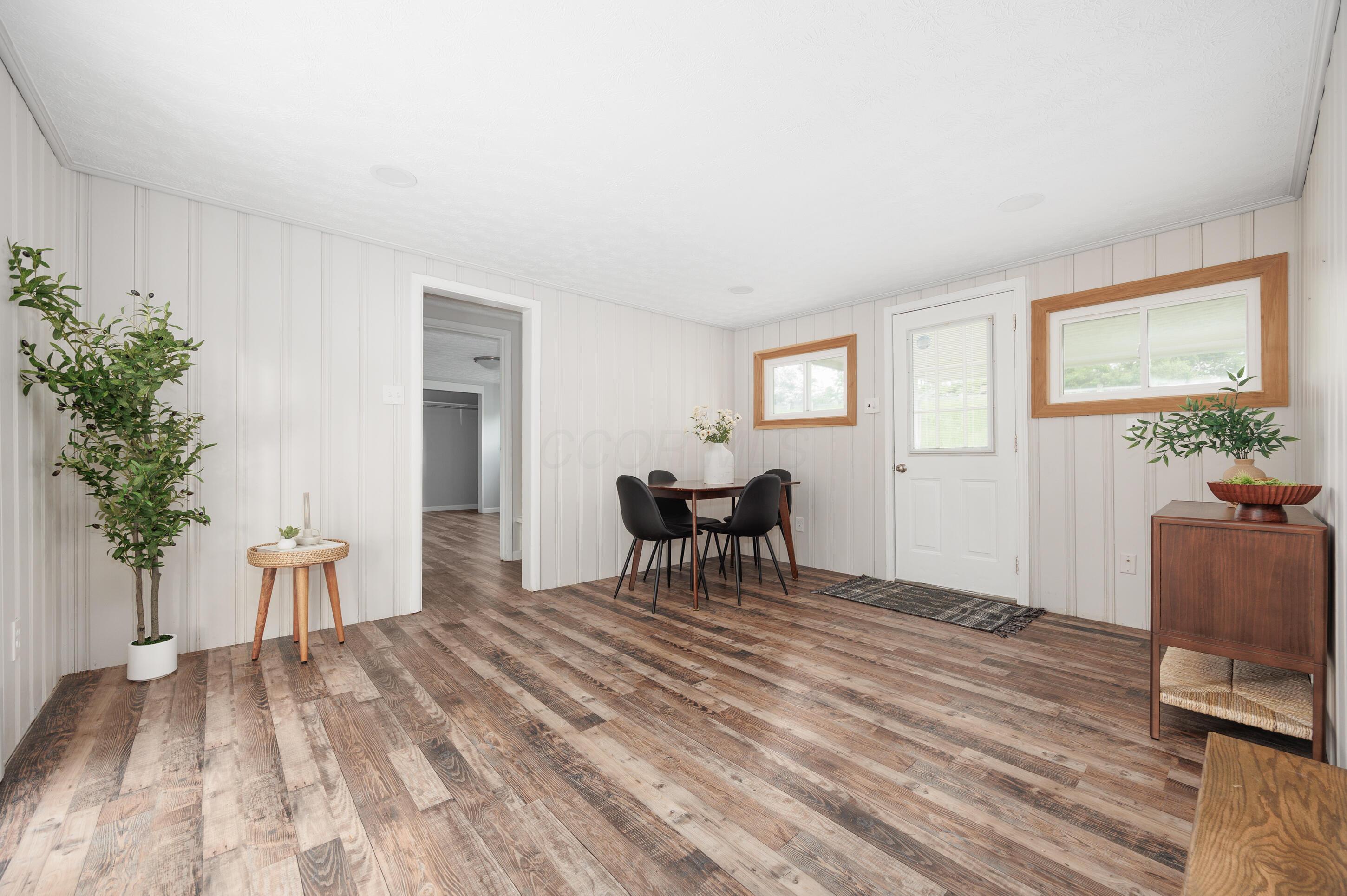 1366 Dyer Road, Grove City, Ohio image 4