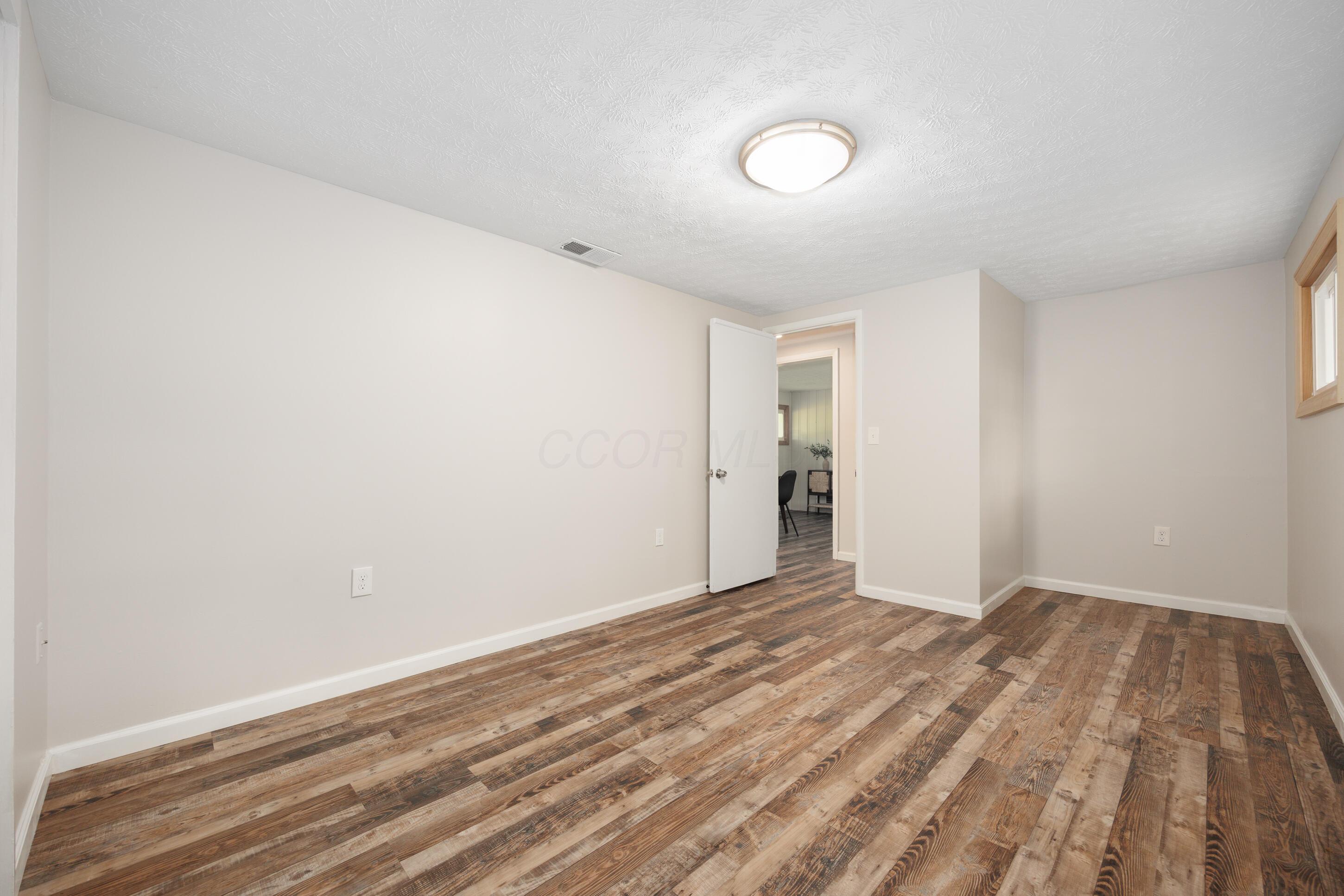 1366 Dyer Road, Grove City, Ohio image 22