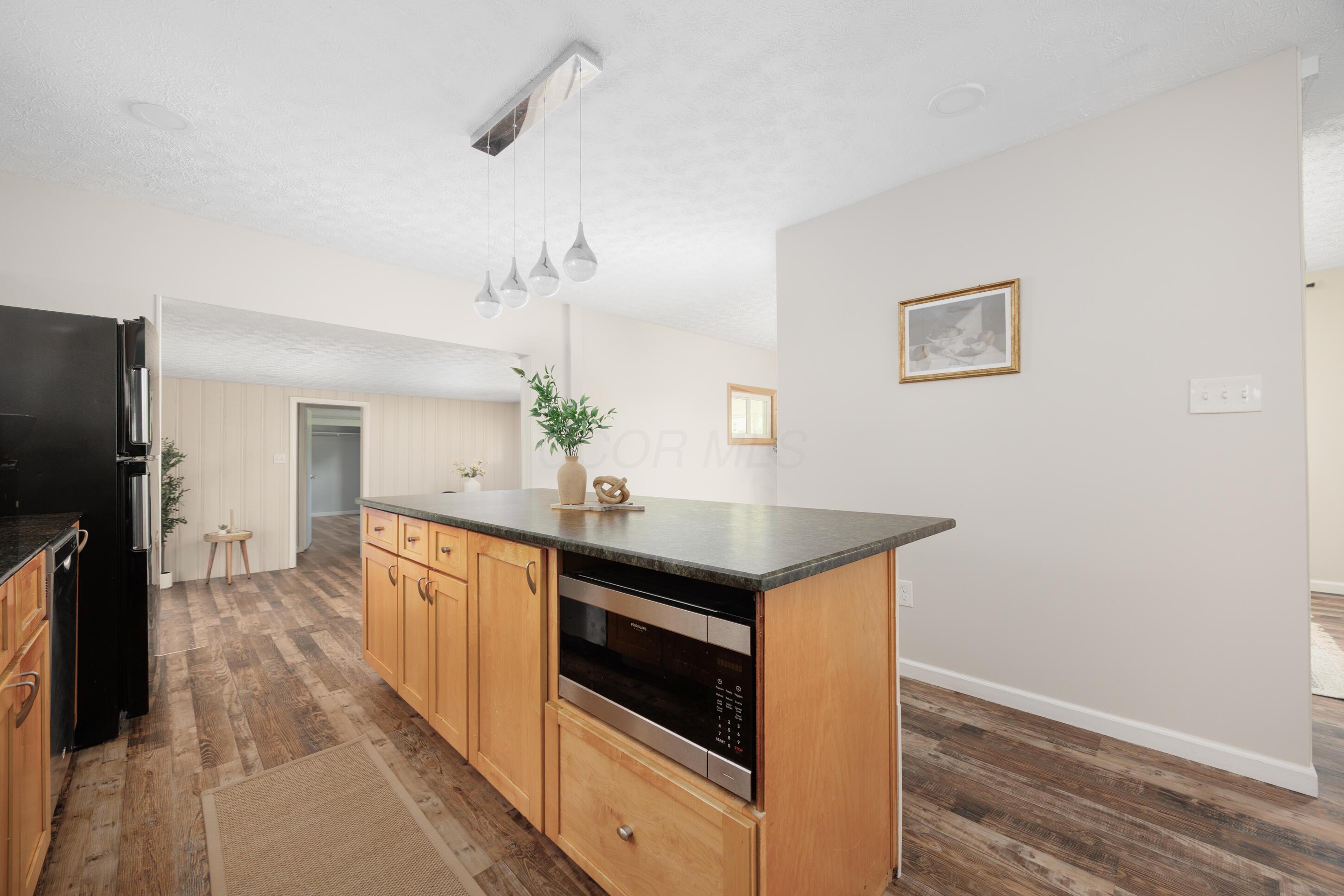 1366 Dyer Road, Grove City, Ohio image 8
