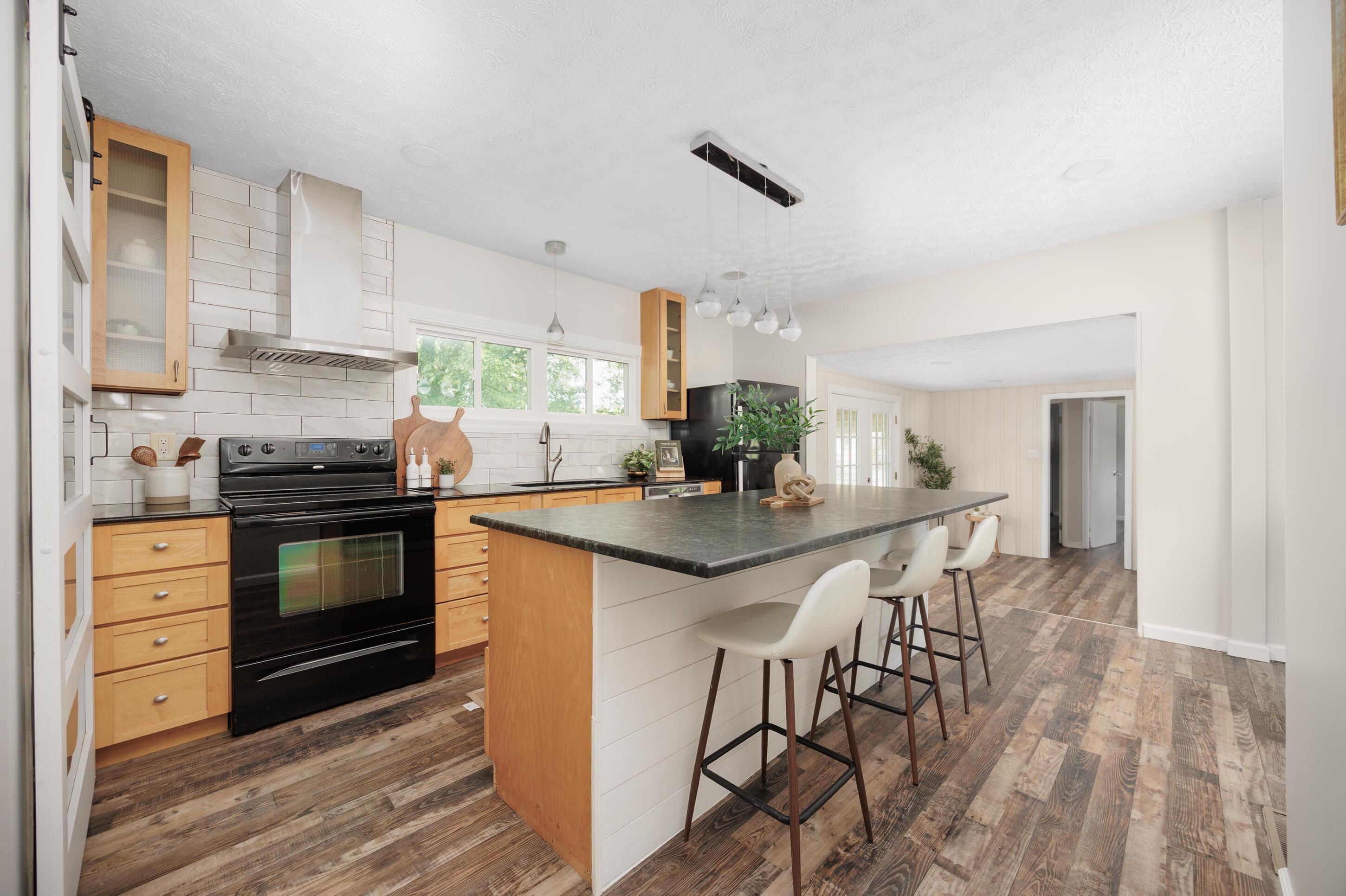 1366 Dyer Road, Grove City, Ohio image 7