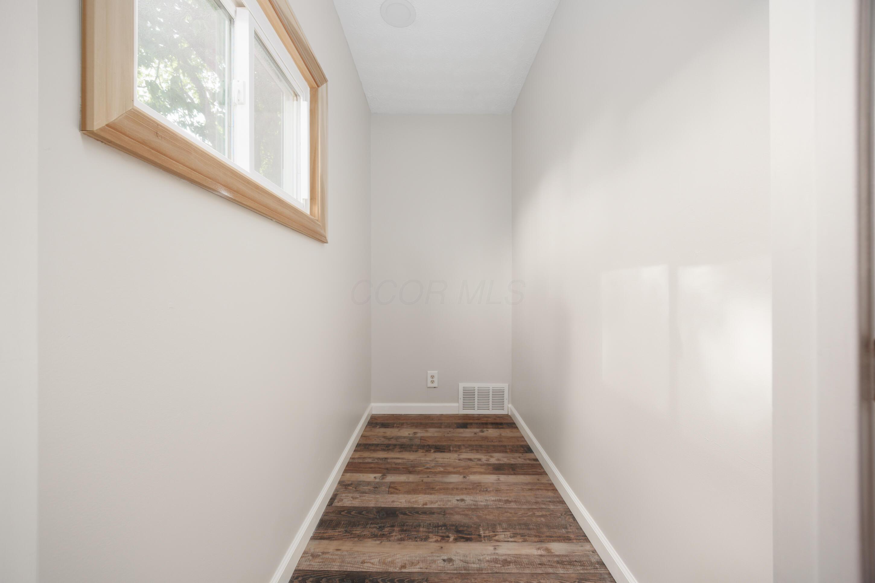 1366 Dyer Road, Grove City, Ohio image 20