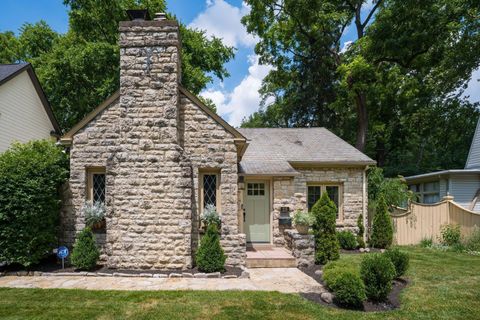 Photo of 216 Erie Road, Columbus, OH 43214 (MLS # 226027266)