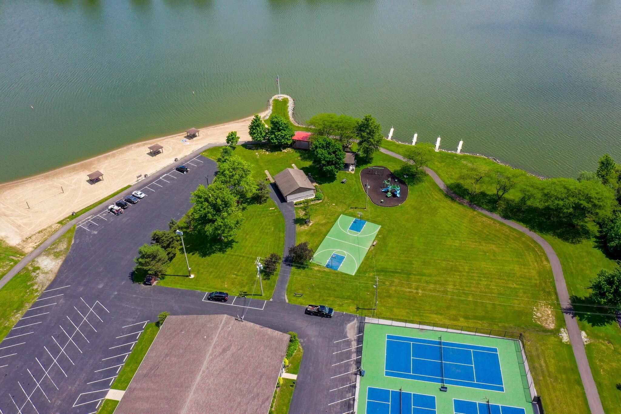 1360 W Choctaw Drive, London, Ohio image 32