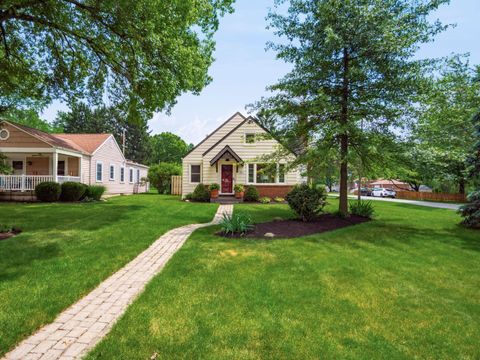 Photo of 357 Canyon Drive S, Columbus, OH 43214 (MLS # 226020962)