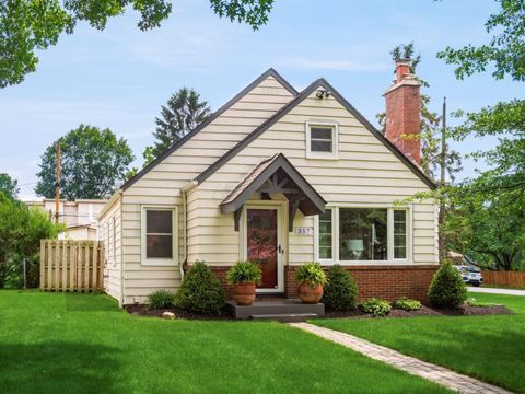 Tiny photo for 357 Canyon Drive S, Columbus, OH 43214 (MLS # 226020962)