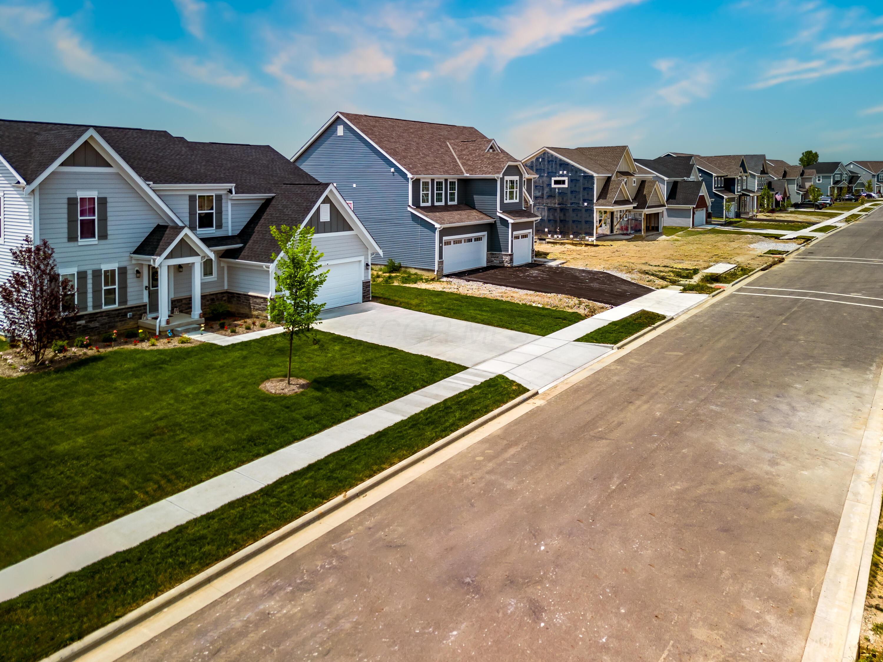 152 Pickerington Ponds Drive, Pickerington, Ohio image 3