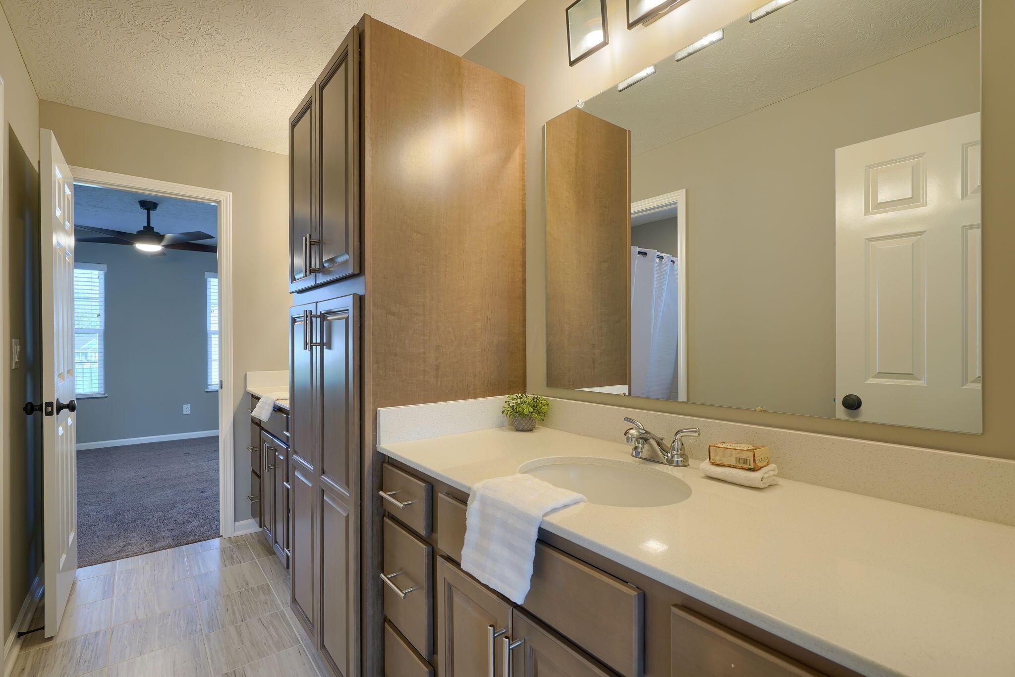 5511 Timber Heights Lane, Grove City, Ohio image 37