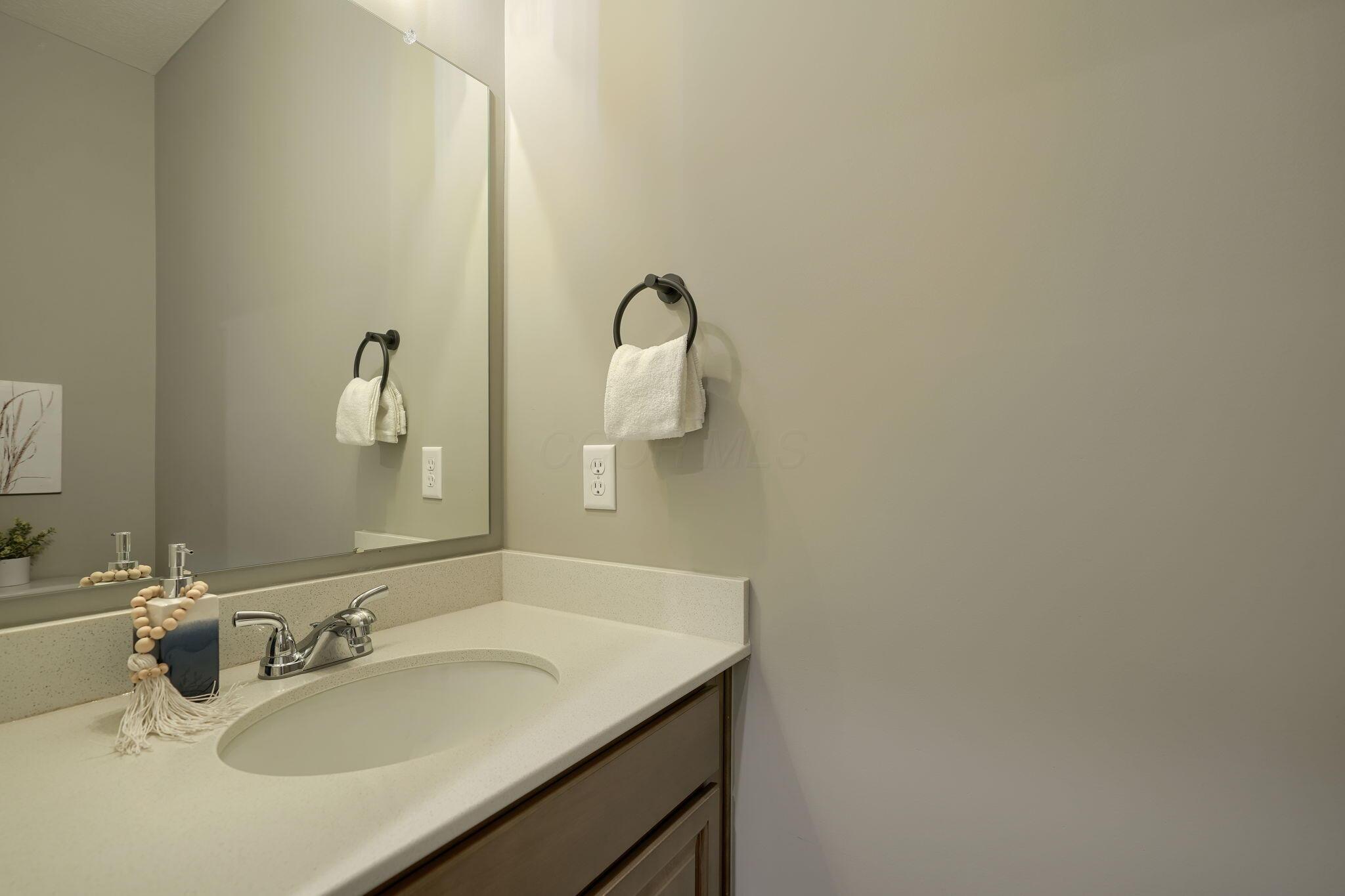 5511 Timber Heights Lane, Grove City, Ohio image 22