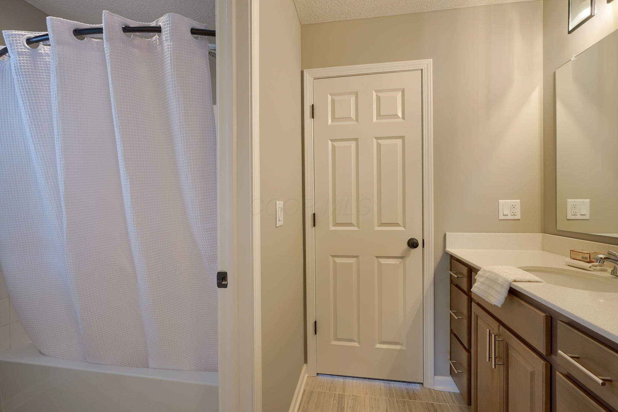 5511 Timber Heights Lane, Grove City, Ohio image 38