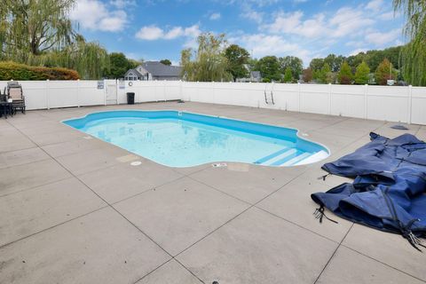 Tiny photo for 6214 Brickside Drive 24 #24, New Albany, OH 43054 (MLS # 225039522)