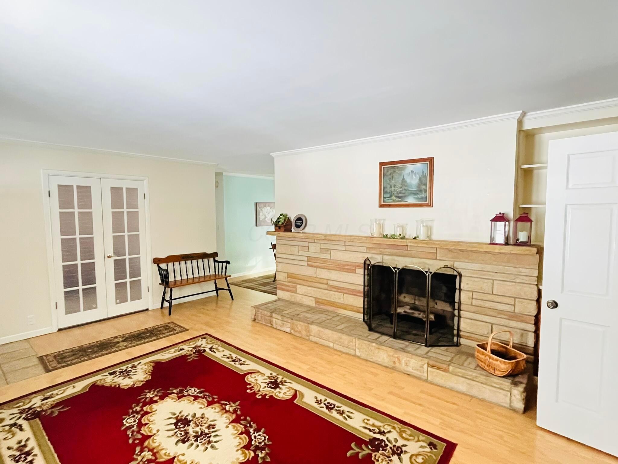 1077 Woodlawn Avenue