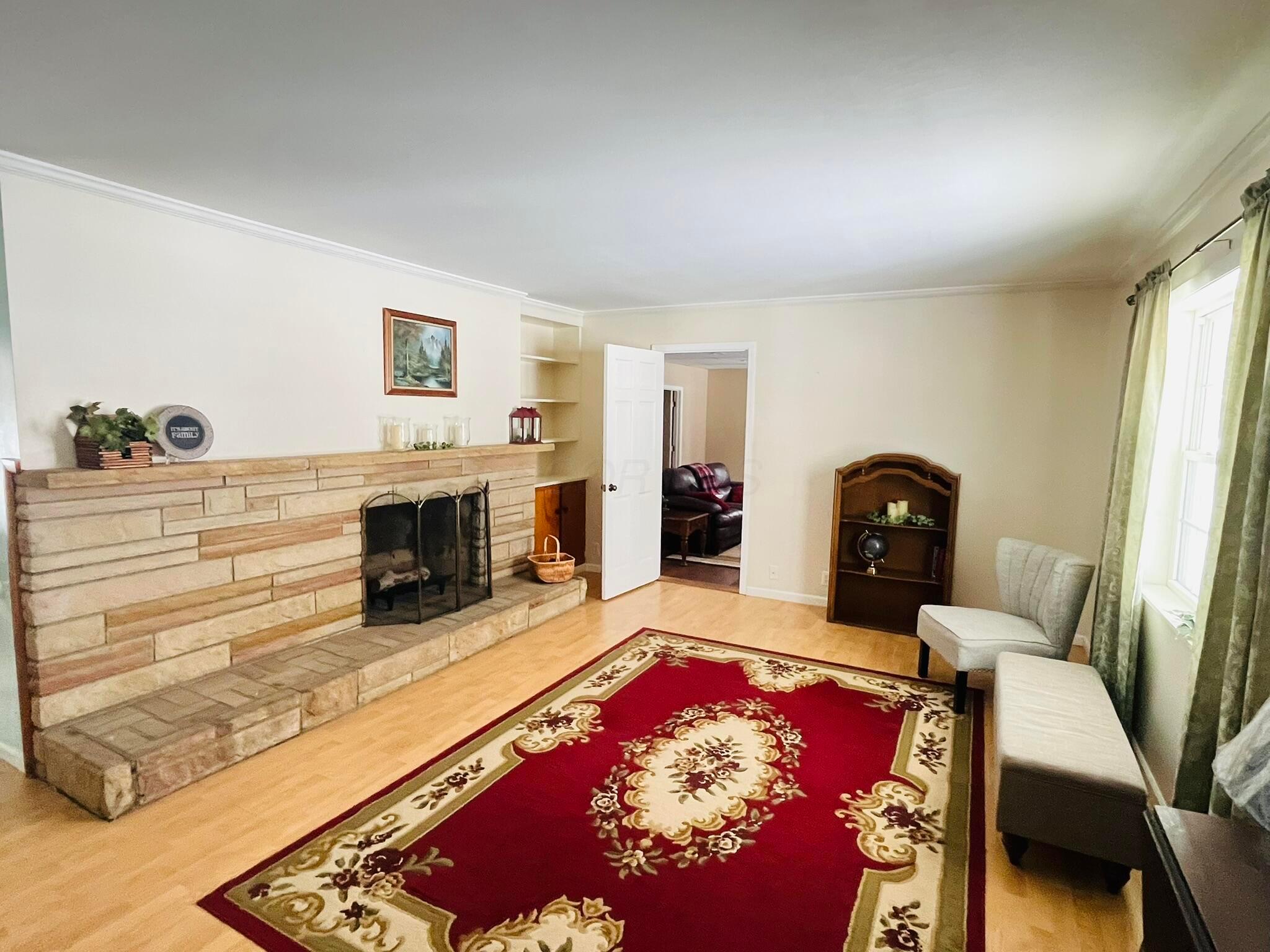 1077 Woodlawn Avenue