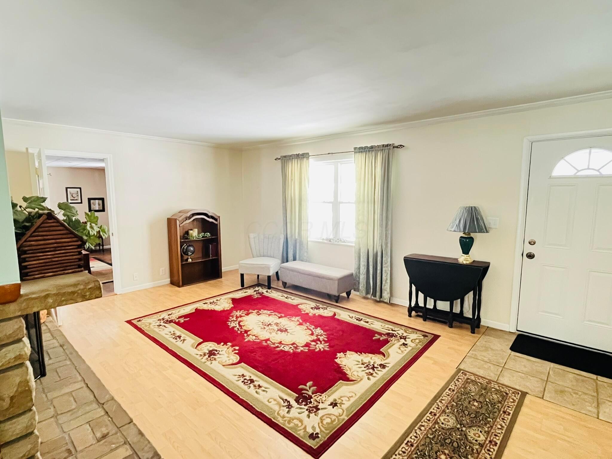 1077 Woodlawn Avenue