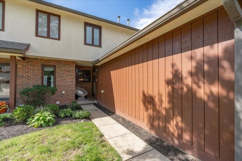 Photo of 3153 Parkview Circle, Grove City, OH 43123 (MLS # 226037855)
