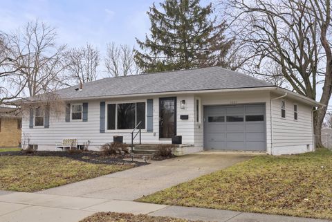 Photo of 3887 Evans Drive, Grove City, OH 43123 (MLS # 226006206)