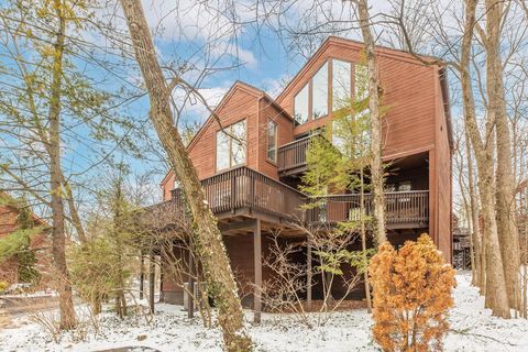 Photo of 392 Hickory Lane, Westerville, OH 43081 (MLS # 226005965)