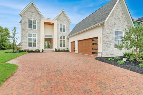 Photo of 1604 Pinnacle Club Drive, Grove City, OH 43123 (MLS # 225034449)