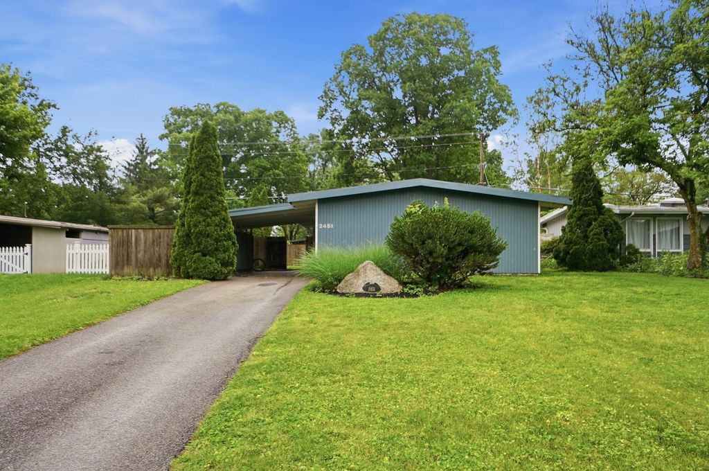 Photo of 2451 Edgevale Road, Columbus, OH 43221 (MLS # 226018526)