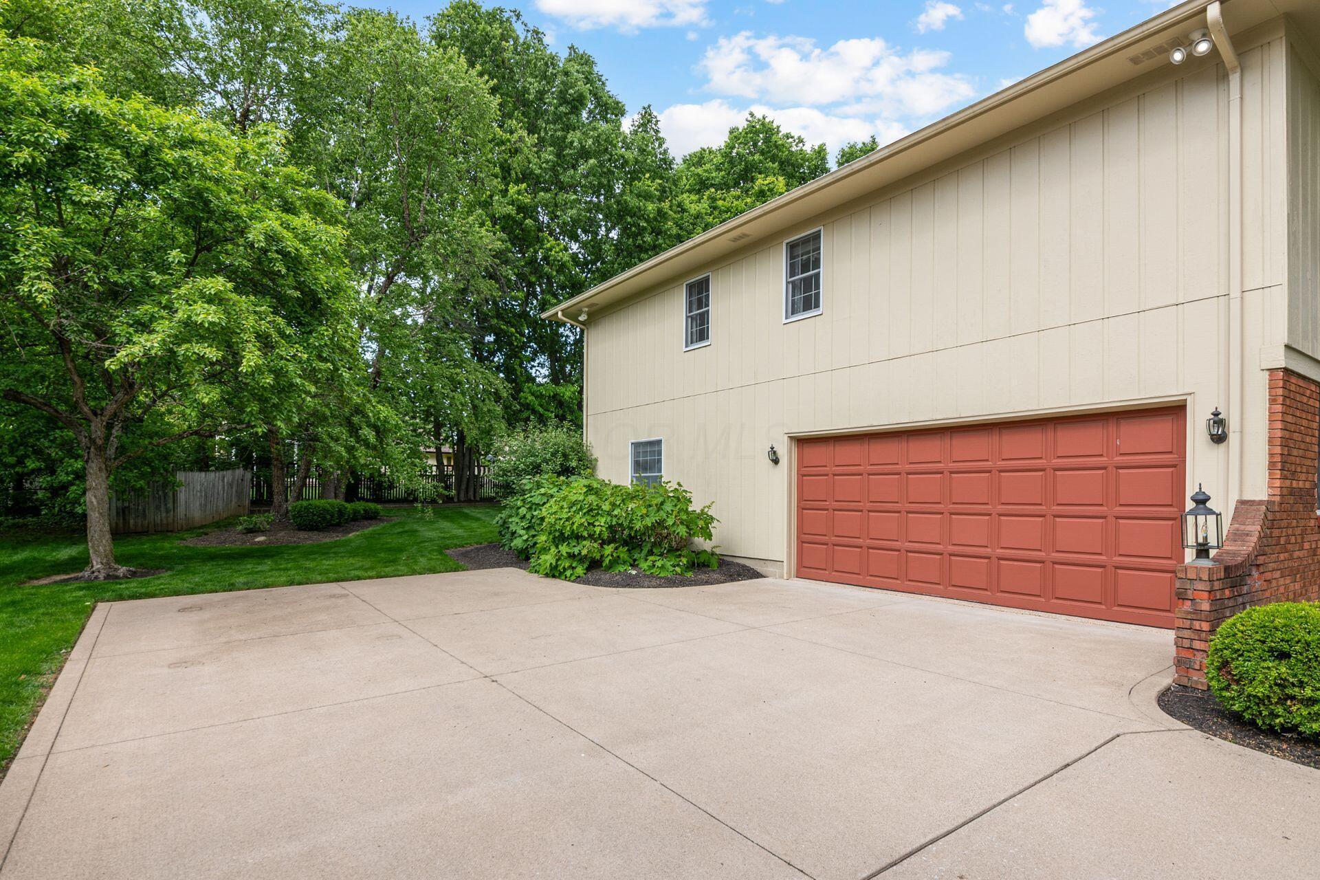 98 Walcreek Drive W