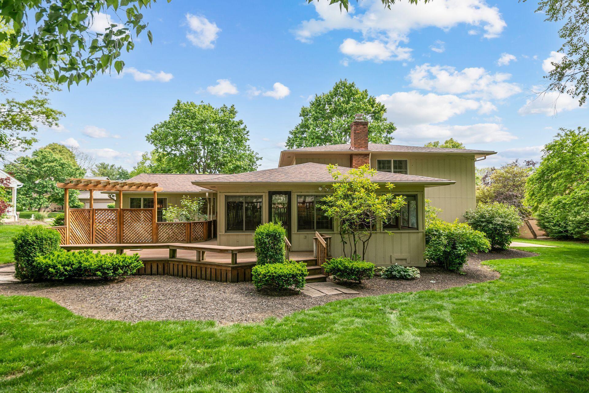 98 Walcreek Drive W