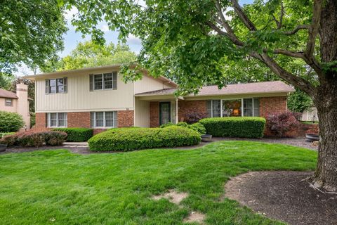 Photo of 98 Walcreek Drive W, Columbus, OH 43230 (MLS # 226017629)