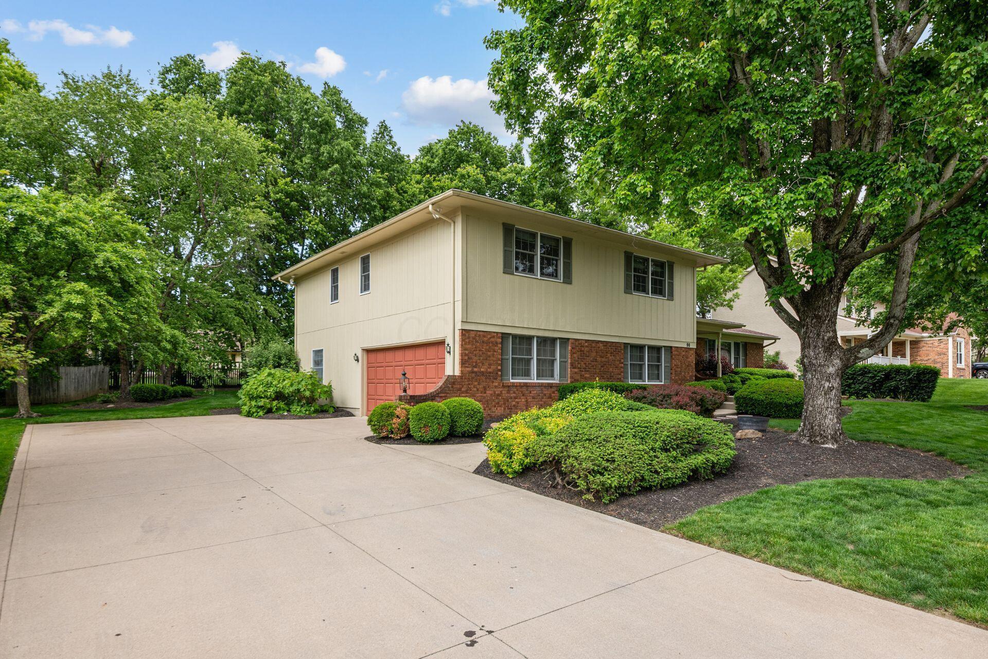 98 Walcreek Drive W