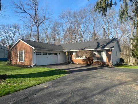Photo of 27 Meadowbrook Drive, Mount Vernon, OH 43050 (MLS # 226008637)