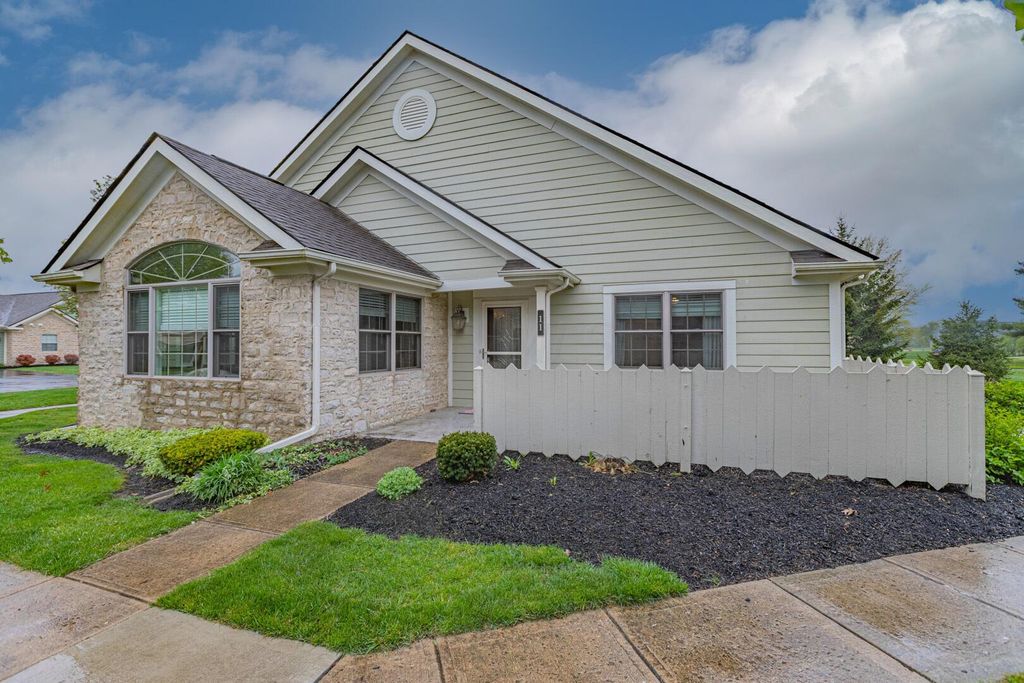 Photo for 11 Glen Mawr Circle, Delaware, OH 43015 (MLS # 223012015)