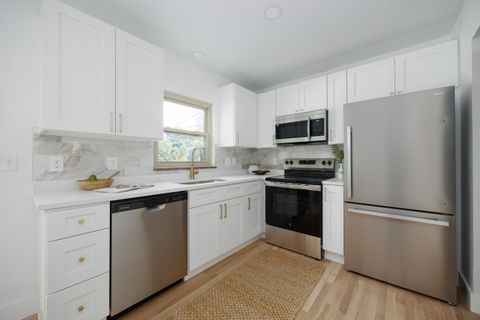 Tiny photo for 3296 Leighton Road, Columbus, OH 43221 (MLS # 225039556)