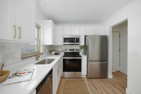 Tiny photo for 3296 Leighton Road, Columbus, OH 43221 (MLS # 225039556)