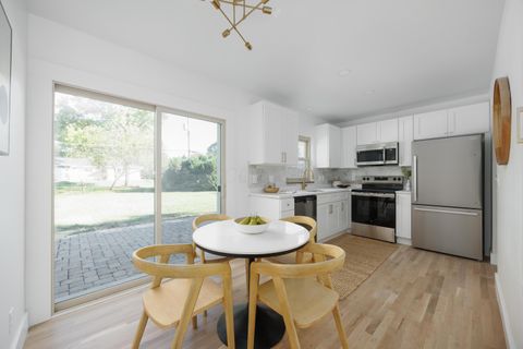 Tiny photo for 3296 Leighton Road, Columbus, OH 43221 (MLS # 225039556)