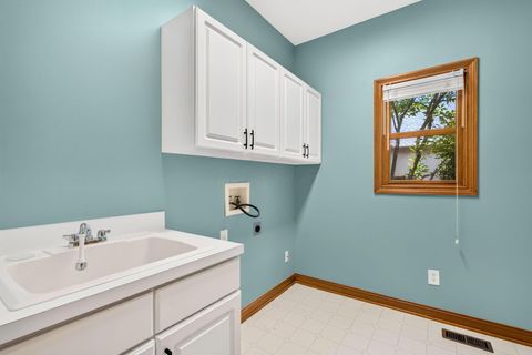 Tiny photo for 895 Linworth Village Drive, Columbus, OH 43235 (MLS # 226025764)