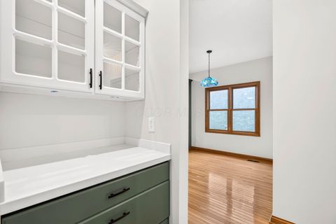 Tiny photo for 895 Linworth Village Drive, Columbus, OH 43235 (MLS # 226025764)