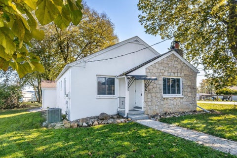 Photo of 2 Cyrus Street, Commercial Point, OH 43116 (MLS # 226040189)