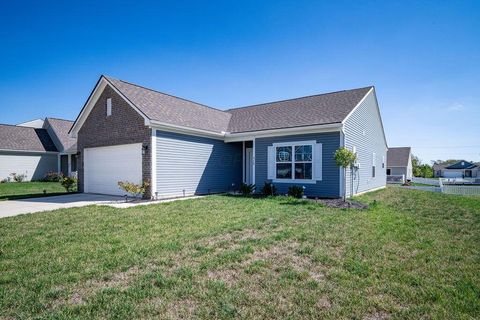 Photo of 418 Quincy Circle, London, OH 43140 (MLS # 225037734) Photo of 418 Quincy Circle, London, OH 43140 (MLS # 225037734)