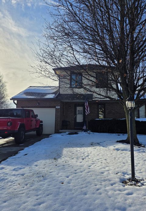 Photo of 2371 Parkview Drive, Grove City, OH 43123 (MLS # 225045802)