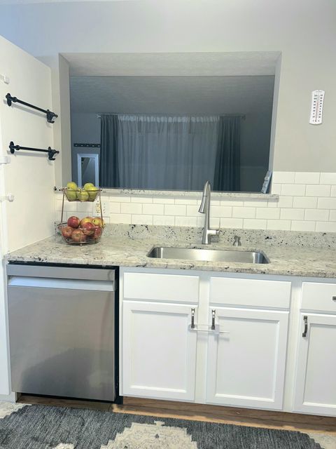 Tiny photo for 860 Pebblelane Drive 247 #247, Columbus, OH 43085 (MLS # 226002390)