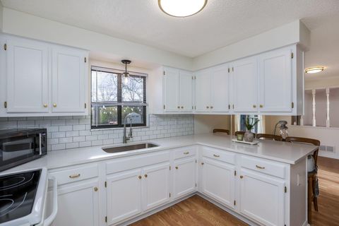 Tiny photo for 5803 Sundrops Avenue, Galloway, OH 43119 (MLS # 225044267)