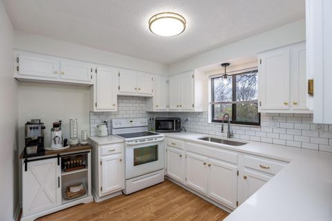 Tiny photo for 5803 Sundrops Avenue, Galloway, OH 43119 (MLS # 225044267)