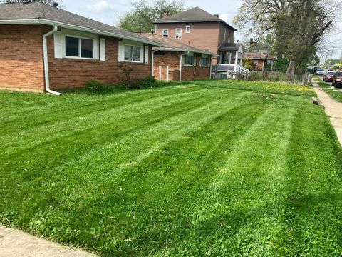 Photo of 1913 Denune Avenue, Columbus, OH 43211 (MLS # 226013336)